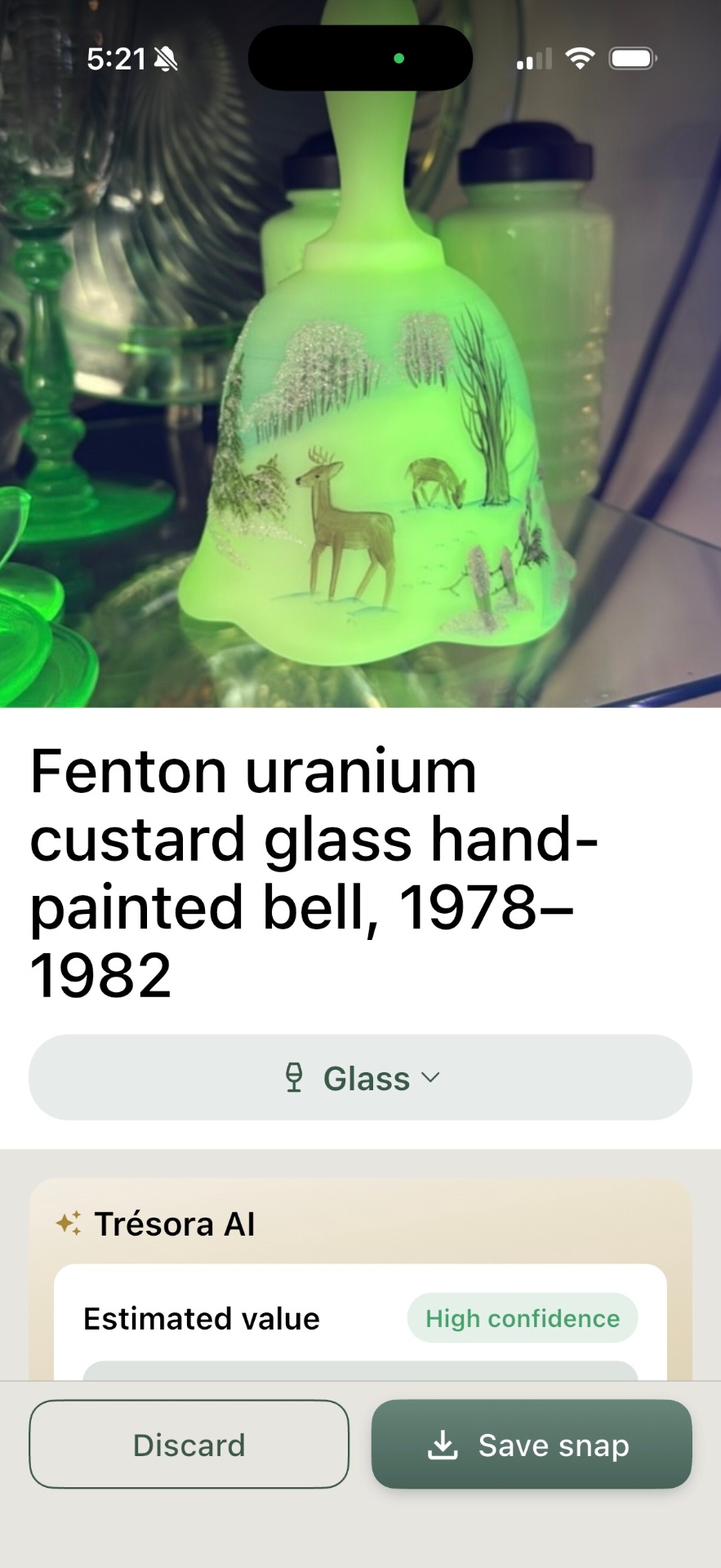 Trésora identification result naming a Fenton uranium custard glass bell
