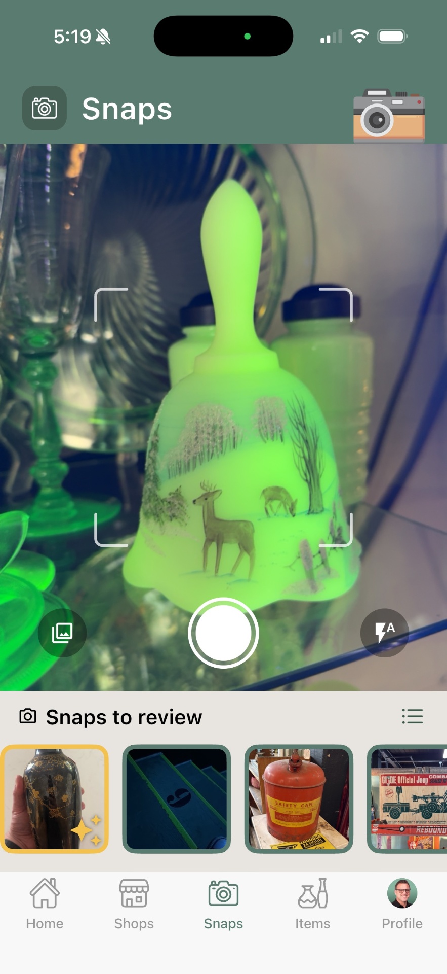 Trésora Snaps camera framing a uranium glass bell on a shelf